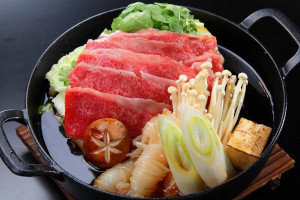 すき焼き鍋の写真